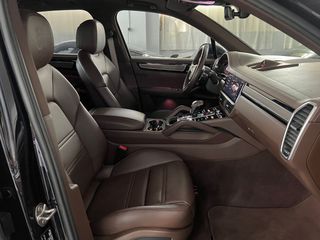 Porsche Cayenne 2022 E-Hybrid Platinum Edition Approved-thumb-23