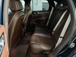 Porsche Cayenne 2022 E-Hybrid Platinum Edition Approved-thumb-35
