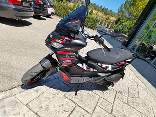 Aprilia SR GT 200 2026 REPLICA E5-thumb-3