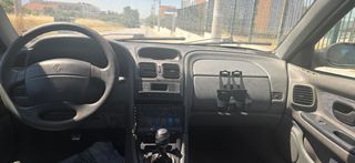 Renault Laguna 2001-thumb-6