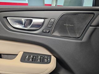 Volvo XC 60 2025 PLUS BRIGHT-thumb-20