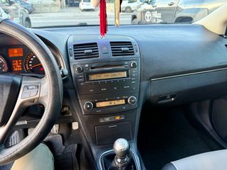 Toyota Avensis 2009-thumb-10