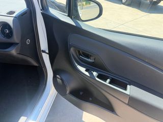 Toyota Yaris 2018 1.5c.c 111 hp Selection Navi 6M/T-thumb-23