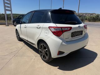 Toyota Yaris 2018 1.5c.c 111 hp Selection Navi 6M/T-thumb-6