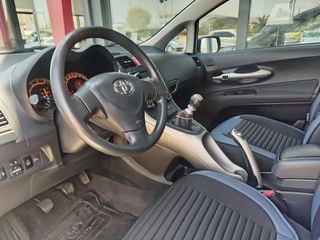 Toyota Auris 2009-thumb-8
