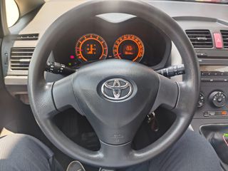 Toyota Auris 2009-thumb-13