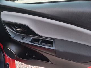 Toyota Yaris 2016-thumb-20
