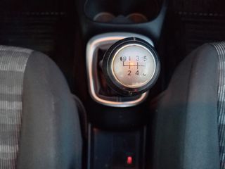 Toyota Yaris 2016-thumb-23
