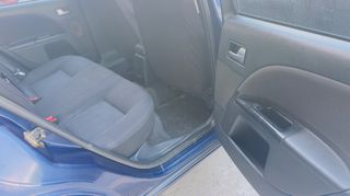 Ford Mondeo 2004-thumb-44