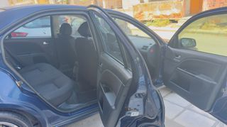 Ford Mondeo 2004-thumb-46