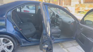 Ford Mondeo 2004-thumb-49