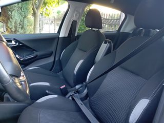 Peugeot 208 2015