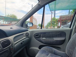 Renault Scenic 2000-thumb-15