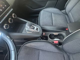 Renault Captur 2023 E tech plug in-thumb-21