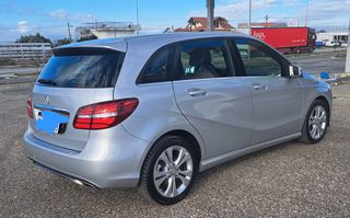 Mercedes-Benz B 180 2014-thumb-3