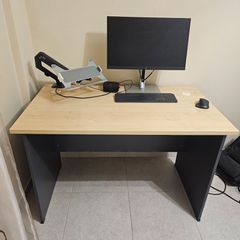 Πωλείται Γραφείο 120 x 70 cm - Άριστη Κατάσταση