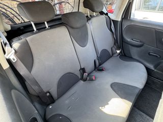 Nissan Note 2011-thumb-17
