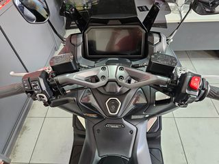 Yamaha T-MAX 560 2023 ABS TECH-MAX-thumb-11