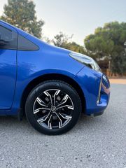 Toyota Yaris 2018-thumb-12