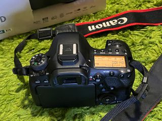 Canon EOS 6D Mark II Body DSLR Full Frame-thumb-4