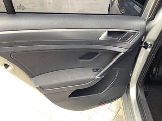 Volkswagen Golf 2018-thumb-5