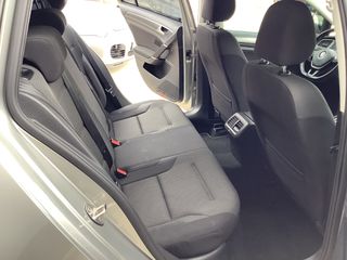 Volkswagen Golf 2018-thumb-8