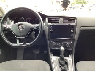 Volkswagen Golf 2018-thumb-10