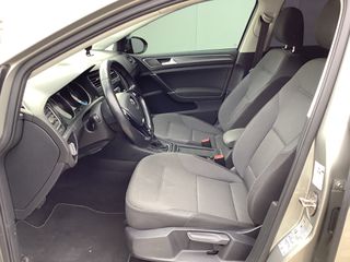 Volkswagen Golf 2018-thumb-16