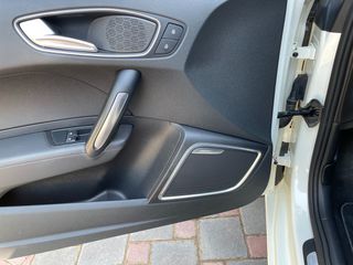Audi A1 2011 1.4 TFSI S line S tronic-thumb-10