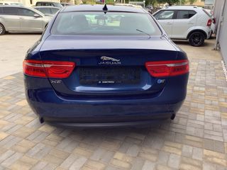 Jaguar XE 2017-thumb-4