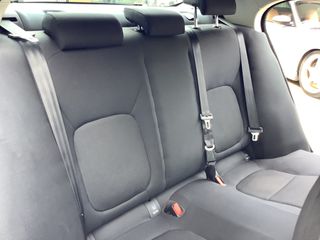 Jaguar XE 2017-thumb-10
