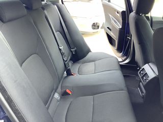 Jaguar XE 2017-thumb-11