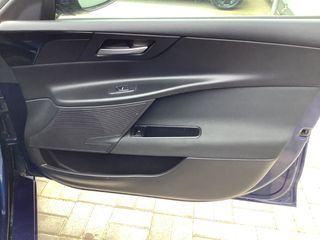 Jaguar XE 2017-thumb-12
