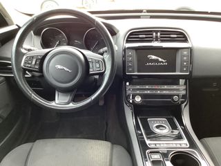 Jaguar XE 2017-thumb-15