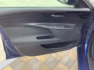 Jaguar XE 2017-thumb-16