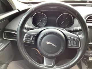 Jaguar XE 2017-thumb-17