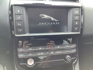 Jaguar XE 2017-thumb-23