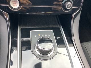 Jaguar XE 2017-thumb-26