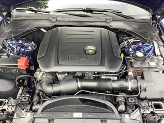 Jaguar XE 2017-thumb-28