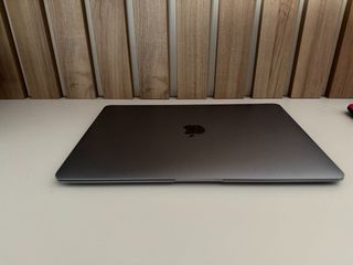 Apple MacBook Air 13.3" (2020) IPS QHD+ (M1/8GB/256GB SSD/7-Core GPU) Space Gray (US Keyboard)