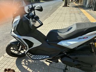 Aprilia SR GT 400 2026-thumb-2
