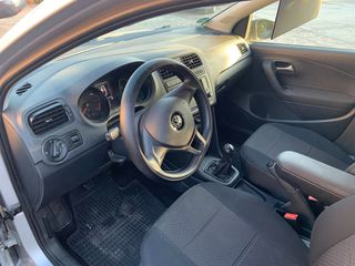 Volkswagen Polo 2016-thumb-4