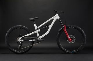 Downhill - Enduro - Trail Commencal 2027 COMMENCAL CLASH V3 ROCKSHOX PURE WHITE 2027