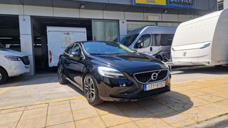 Volvo V40 Cross Country 2018-thumb-1
