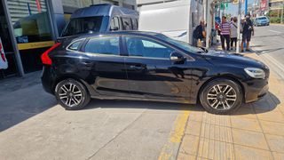 Volvo V40 Cross Country 2018-thumb-2