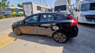 Volvo V40 Cross Country 2018-thumb-5