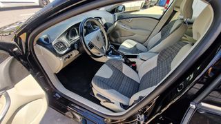 Volvo V40 Cross Country 2018-thumb-6