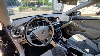 Volvo V40 Cross Country 2018-thumb-8