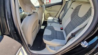 Volvo V40 Cross Country 2018-thumb-9