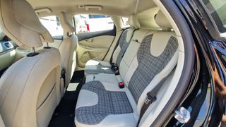 Volvo V40 Cross Country 2018-thumb-10